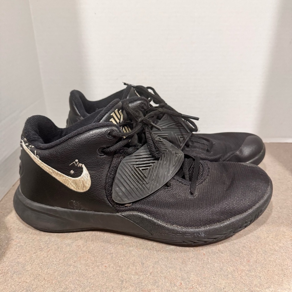 Nike Kyrie Flytrap 3 “Black Metallic Gold “ Men’s Basketball Sneakers